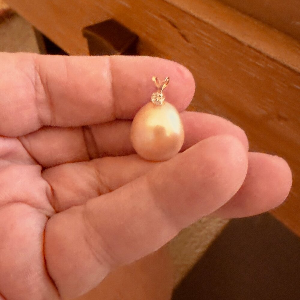 Golden South Sea Pearl Pendant with Damond 17mm